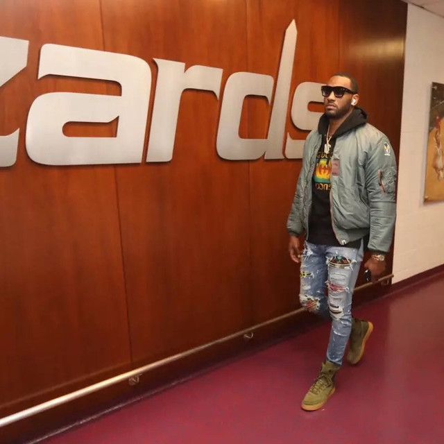 暖心，埃克塞特城小将伯奇对曼城打入进球后，谢尔基给予鼓励